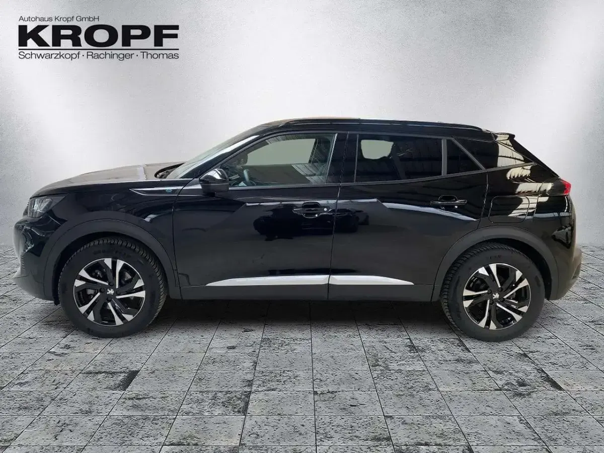 Second-hand Peugeot e-2008 Allure 100 kW (136 CP) 2024 Negru SUV