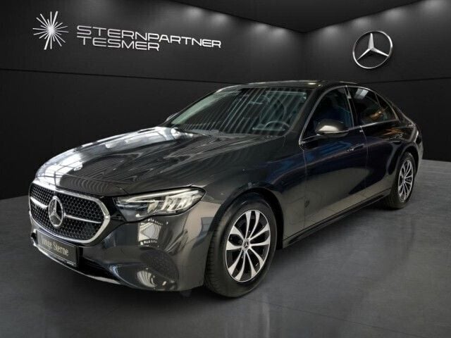 Grau Gebraucht 2024 Mercedes E200 Avantgarde Limousine | 44.911 € (Fairer Preis) - Bild 1/4