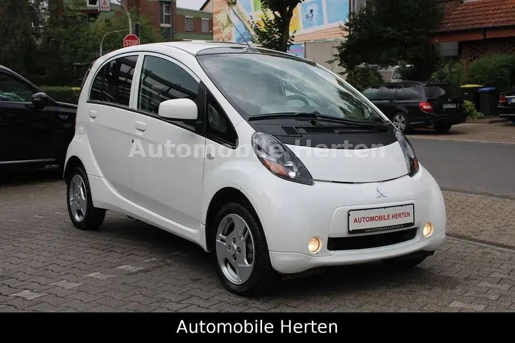 Gebraucht Mitsubishi i-MiEV 49 kW (67 PS) 2011 Weiß Kleinwagen