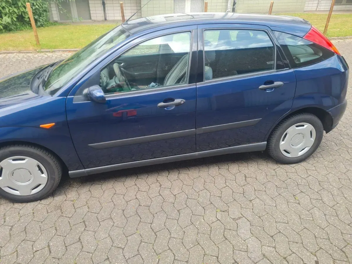 Gebraucht Ford Focus Ghia 101 PS (74 kW) 2000 Schwarz Limousine