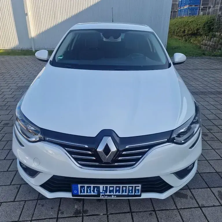 Gebraucht Renault Mégane Bose Edition 132 PS (97 kW) 2016 Weiß Limousine