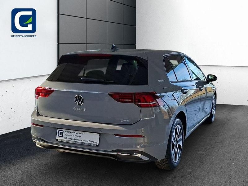 Neu VW Golf VIII 150 PS (110 kW) 2026 Grau Limousine