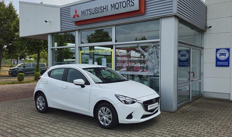 Weiß Gebraucht 2019 Mazda 2 Center-Line Limousine | 14.450 € (Fairer Preis) - Bild 1/4