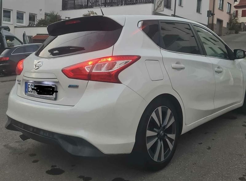 Weiß Gebraucht 2015 Nissan Pulsar Kleinwagen | 7.800 € (Fairer Preis) - Bild 1/4