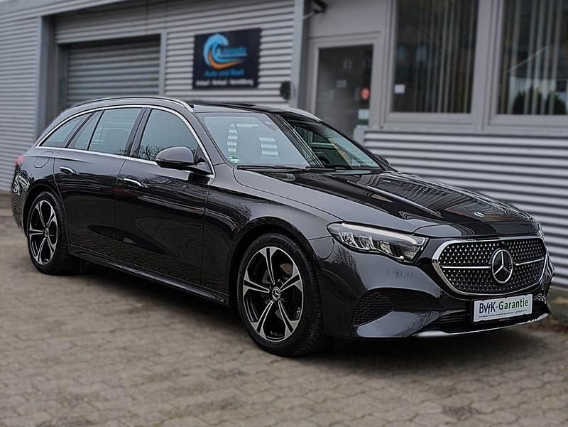 Grau Gebraucht 2024 Mercedes E220 Avantgarde Limousine | 42.200 € (Superpreis) - Bild 1/4