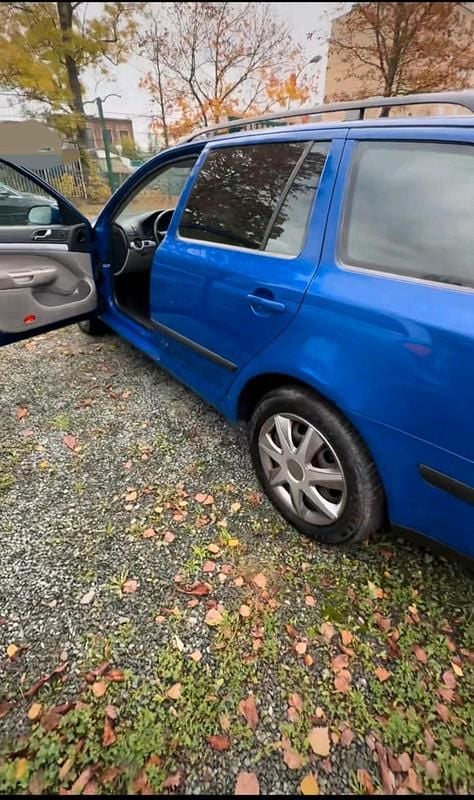 Blau Gebraucht 2005 Skoda Octavia Kombi | 2.250 € (Guter Preis) - Bild 1/4