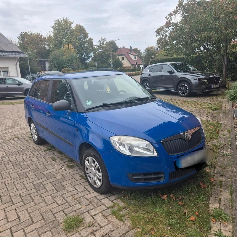 Blau Gebraucht 2009 Skoda Fabia Kleinwagen | 3.000 € (Etwas zu teuer) - Bild 1/4