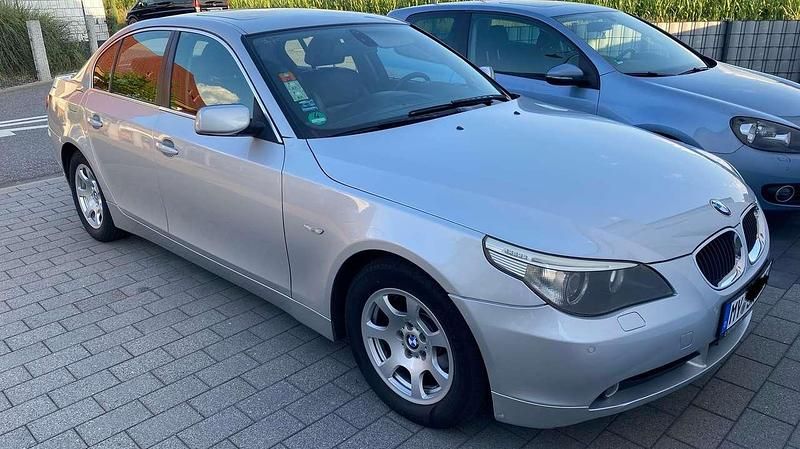Grau Gebraucht 2004 BMW 520 Limousine | 3.200 € (Superpreis) - Bild 1/4