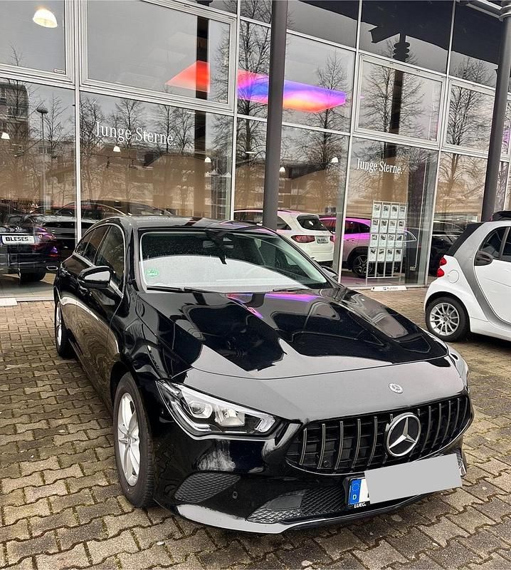 Schwarz Gebraucht 2020 Mercedes CLA180 Shooting Brake Kombi | 21.500 € (Fairer Preis) - Bild 1/4