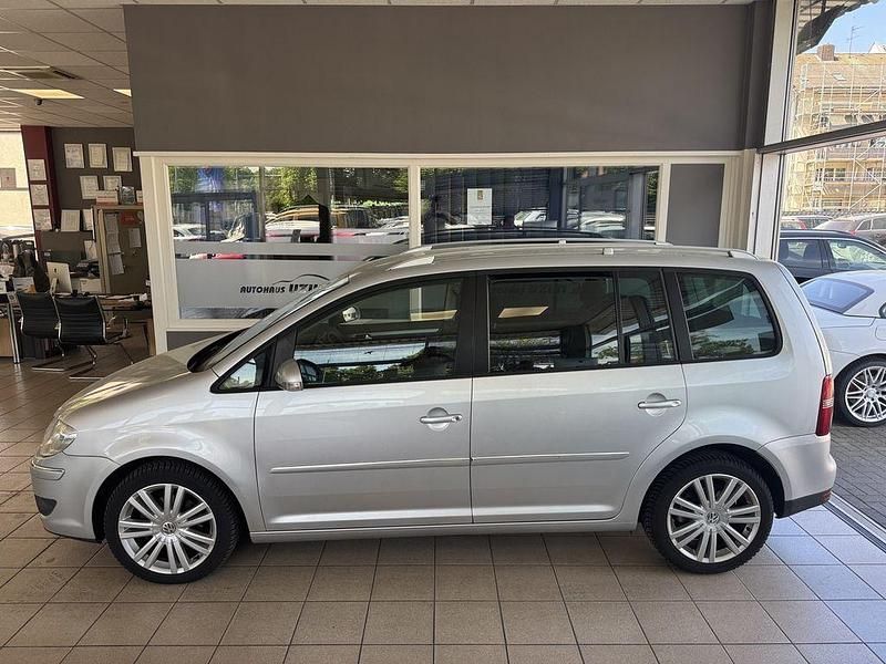Silber Gebraucht 2007 VW Touran Highline Van / Kleinbus | 4.990 € (Fairer Preis) - Bild 1/4