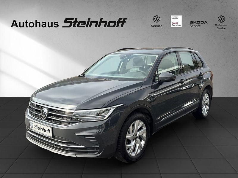 Gebraucht VW Tiguan 131 PS (96 kW) 2022 Grau SUV