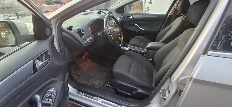 Gebraucht Ford Mondeo Business Edition 163 PS (119 kW) 2013 Silber Kombi