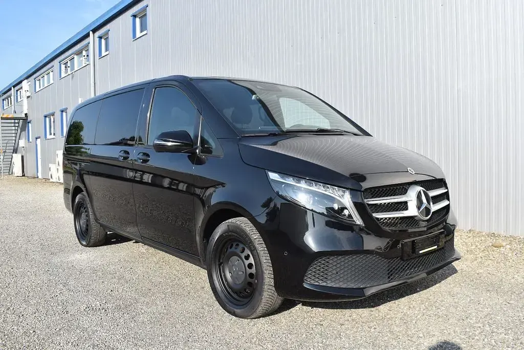 Gebraucht Mercedes V300 237 PS (174 kW) 2024 Schwarz Van / Kleinbus