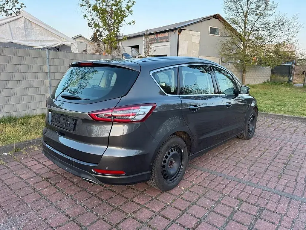 Gebraucht Ford S-MAX Titanium 190 PS (139 kW) 2021 Grau Van / Kleinbus