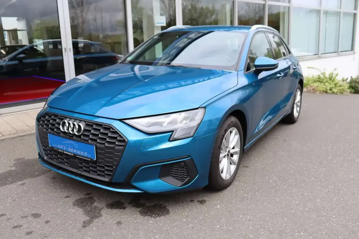 Gebraucht Audi A3 Basis 150 PS (110 kW) 2022 Atollblau metallic Limousine
