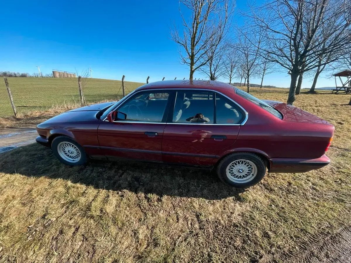 Gebraucht BMW 520 150 PS (110 kW) 1991 Rot Limousine