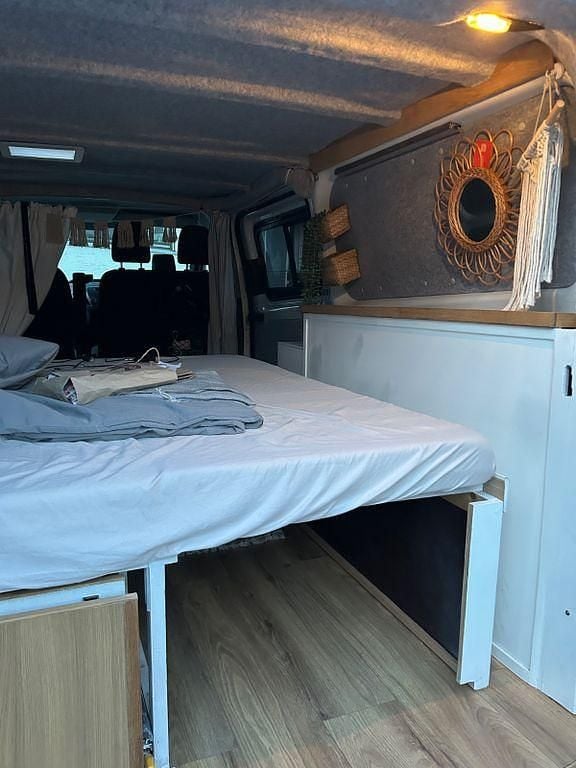 Second-hand Ford Transit 131 CP (96 kW) 2016 Alb Monovolum