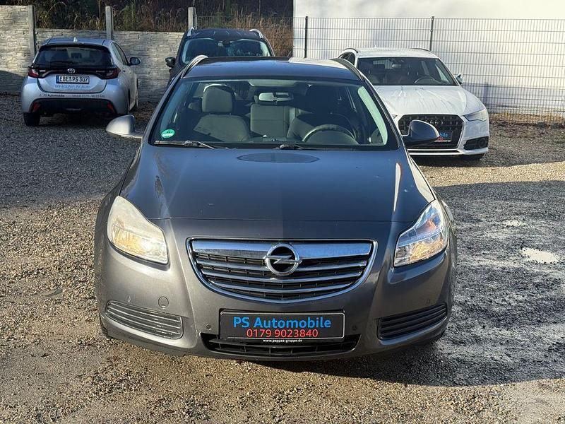 Gebraucht Opel Insignia Selection 131 PS (96 kW) 2012 Grau Kombi