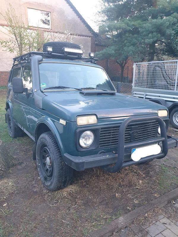 Gebraucht Lada niva 82 PS (60 kW) 2009 Grün SUV