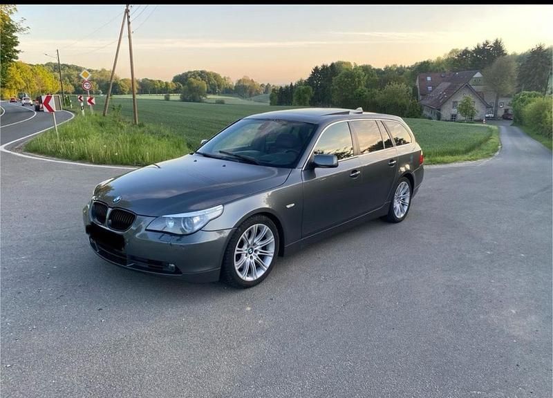 Grau Gebraucht 2005 BMW 535 Comfort Edition Kombi | 7.999 € (Fairer Preis) - Bild 1/4