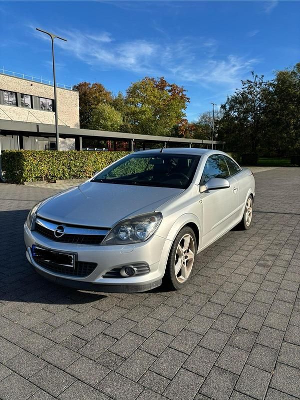 Silber Gebraucht 2006 Opel Astra Cabriolet Cosmo Cabrio | 3.390 € (Teuer) - Bild 1/4