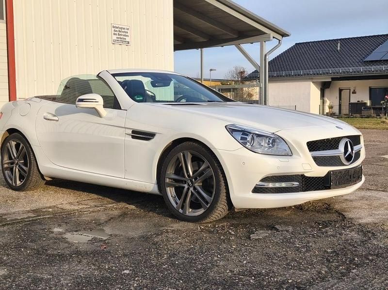 Weiß Gebraucht 2013 Mercedes SLK250 Cabrio | 22.500 € (Fairer Preis) - Bild 1/4