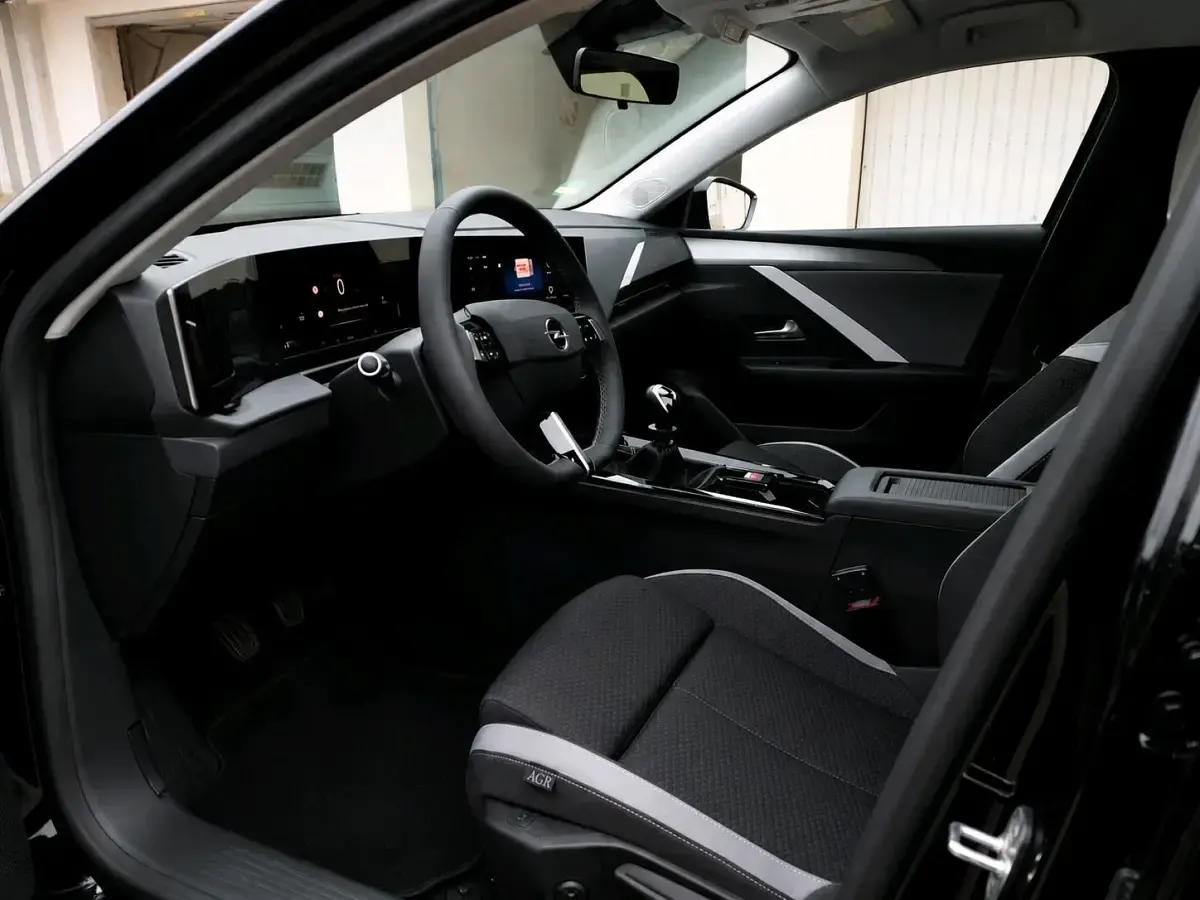 Gebraucht Opel Astra 110 PS (80 kW) 2024 Schwarz Kleinwagen