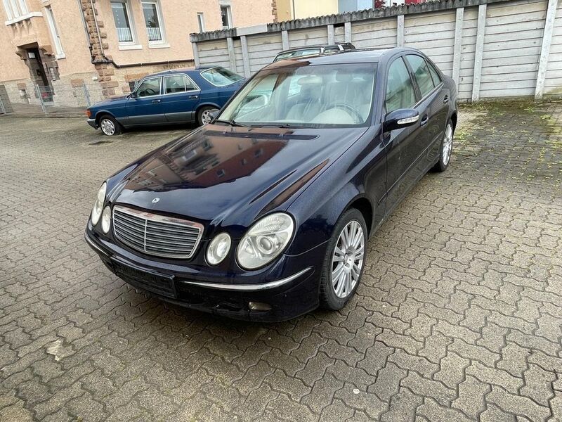 Blau Gebraucht 2003 Mercedes E220 Limousine | 1.900 € (Superpreis) - Bild 1/4