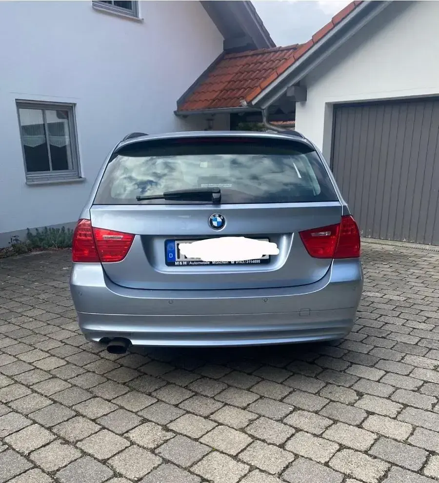 Gebraucht BMW 318 143 PS (105 kW) 2012 Blau Kombi