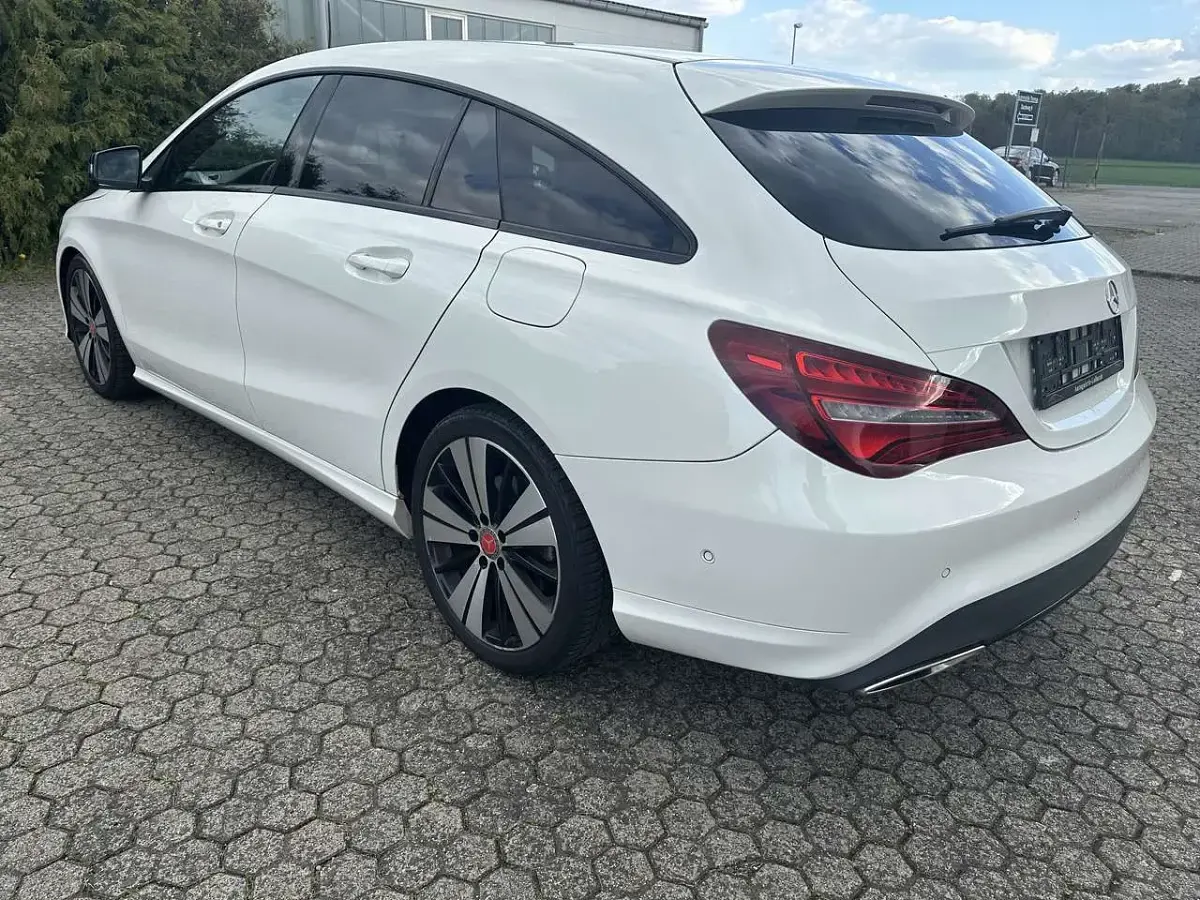 Gebraucht Mercedes CLA180 122 PS (89 kW) 2017 Calcitweiss Limousine