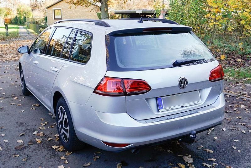 Silber Gebraucht 2016 VW Golf VII Kombi | 11.500 € (Etwas zu teuer) - Bild 1/4