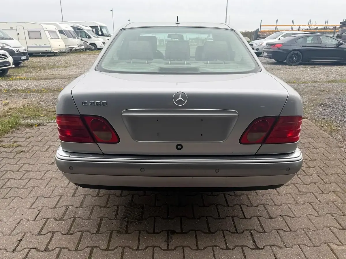 Gebraucht Mercedes E280 204 PS (150 kW) 1998 Silber Limousine