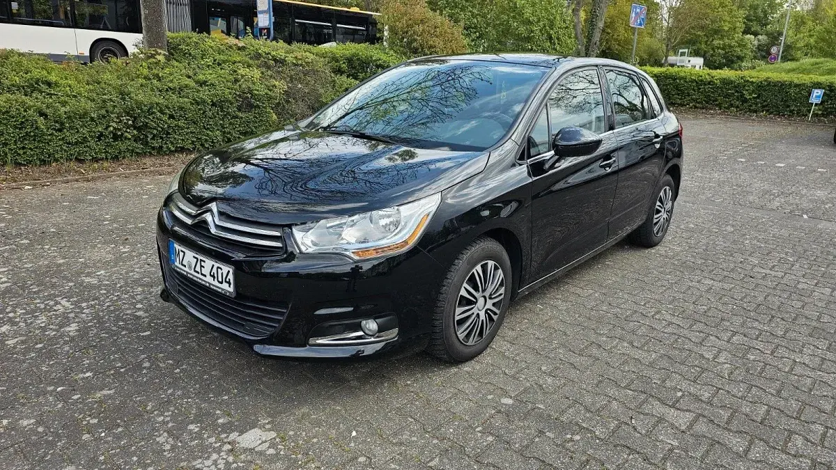 Gebraucht Citroën C4 Tendance 120 PS (88 kW) 2013 Schwarz Limousine