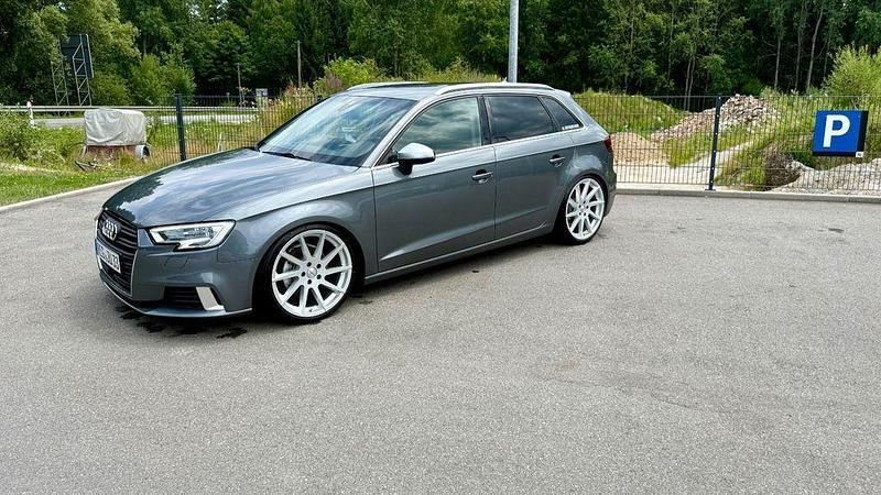 Grau Gebraucht 2017 Audi A3 Sportback Ambiente Limousine | 16.950 € (Fairer Preis) - Bild 1/4