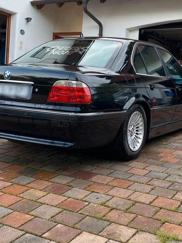 Second-hand BMW 730 192 CP (141 kW) 2001 Negru Berlinǎ