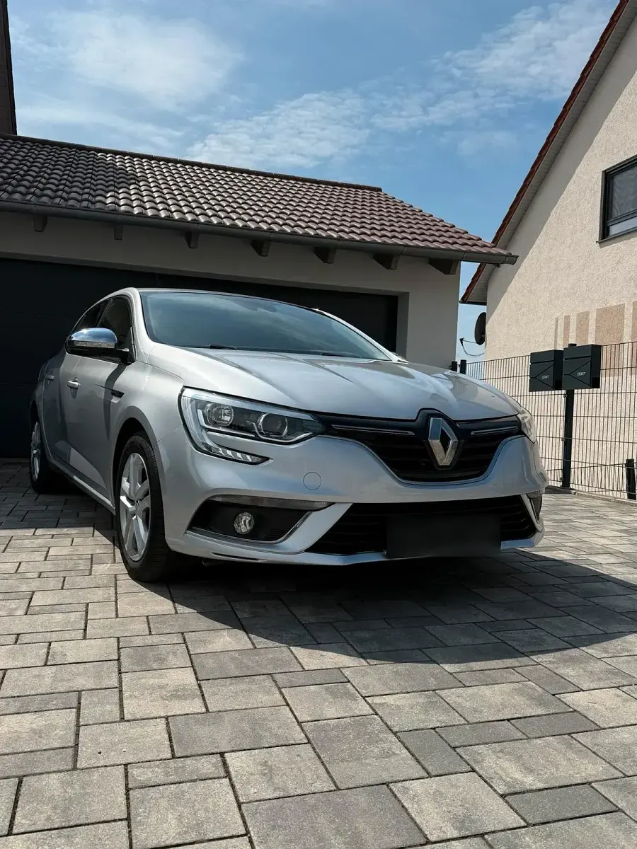 Gebraucht Renault Mégane 100 PS (73 kW) 2016 Silber Limousine