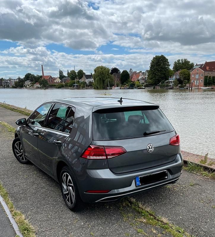 Gebraucht VW Golf VII Join 116 PS (85 kW) 2018 Grau Limousine