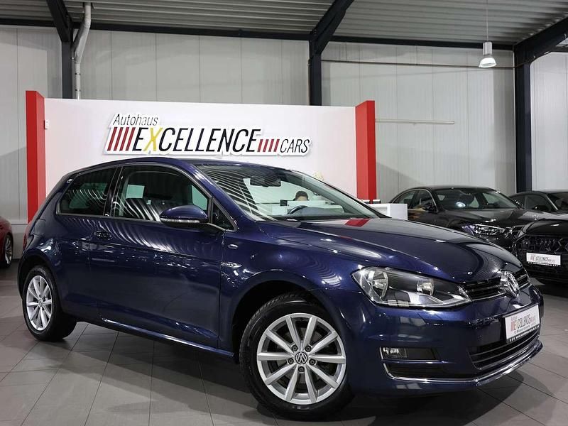 Gebraucht VW Golf VII LOUNGE 86 PS (63 kW) 2016 Night blue Limousine