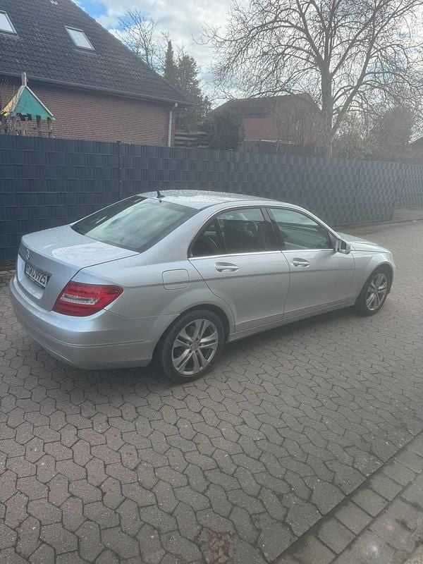 Gebraucht Mercedes C180 156 PS (114 kW) 2013 Silber Limousine