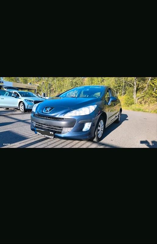 Gebraucht Peugeot 308 120 PS (88 kW) 2008 Andere farben Limousine