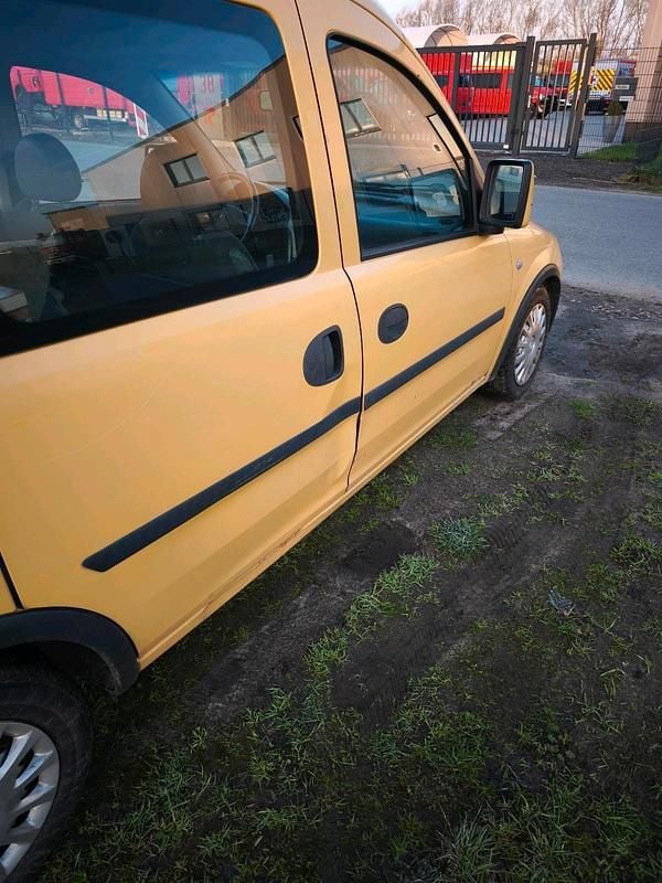 Gebraucht Opel Combo 90 PS (66 kW) 2005 Gelb Van / Kleinbus