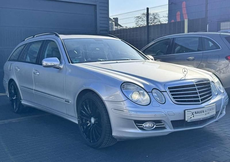 Gebraucht Mercedes E320 Avantgarde 224 PS (164 kW) 2006 Silber/grau (metallic) Kombi