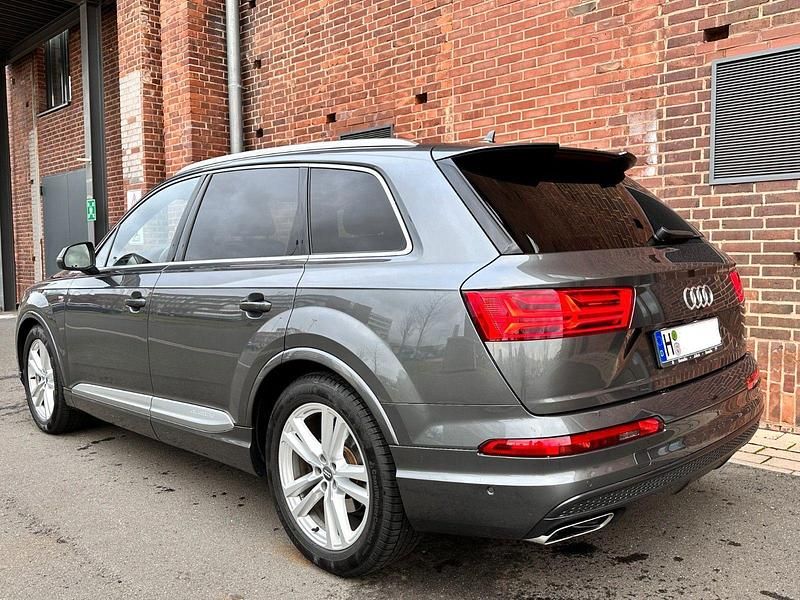Gebraucht Audi Q7 S-Line 272 PS (200 kW) 2015 Grau SUV