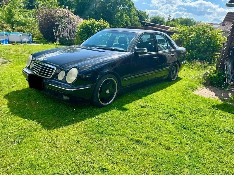 Schwarz Gebraucht 2001 Mercedes E280 Avantgarde Limousine | 2.799 € (Guter Preis) - Bild 1/4