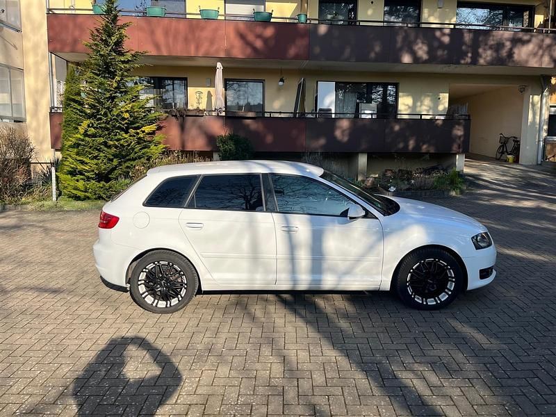 Gebraucht Audi A3 Ambiente 140 PS (102 kW) 2011 Weiß Kleinwagen
