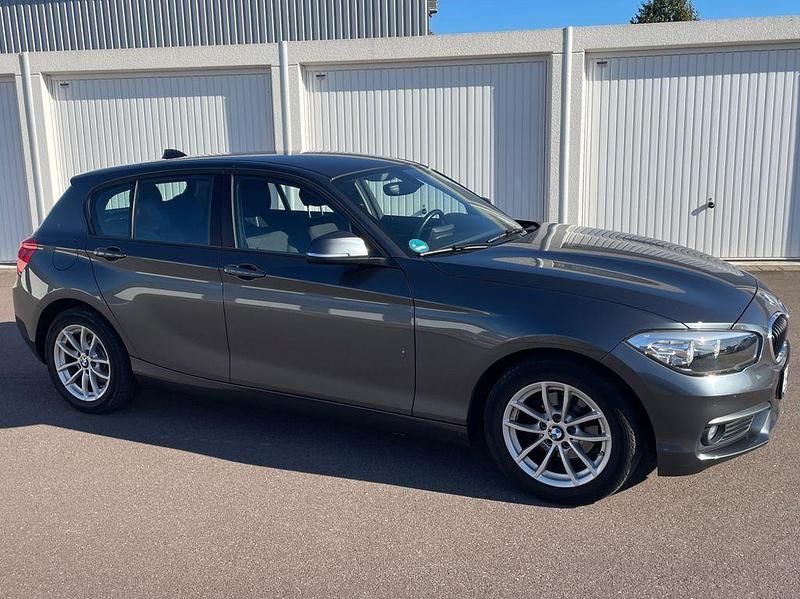 Grau Gebraucht 2018 BMW 116 Advantage Kleinwagen | 11.400 € (Fairer Preis) - Bild 1/4