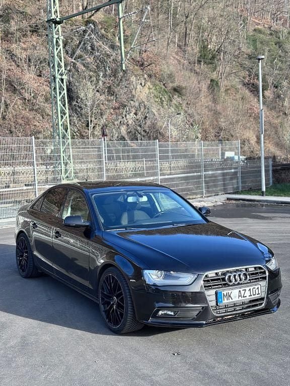 Schwarz Gebraucht 2014 Audi A4 Ambiente Limousine | 12.500 € (Etwas zu teuer) - Bild 1/4