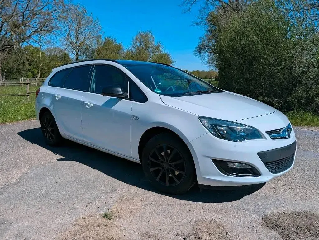 Gebraucht Opel Astra 115 PS (84 kW) 2015 Weiß Kleinwagen