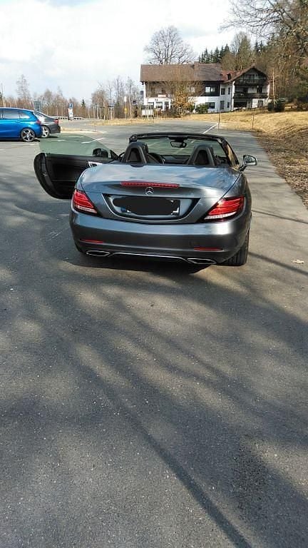 Gebraucht Mercedes SLC180 156 PS (114 kW) 2016 Grau Cabrio