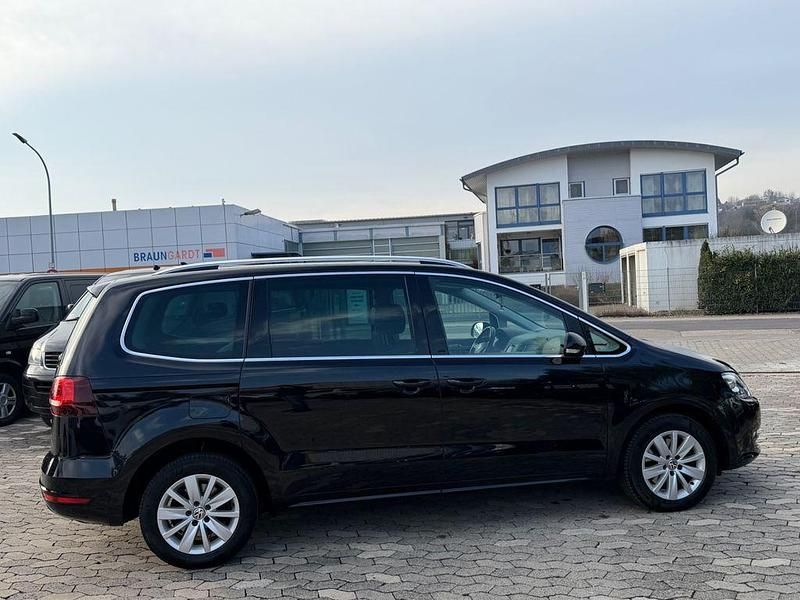 Gebraucht VW Sharan 150 PS (110 kW) 2016 Schwarz Van / Kleinbus